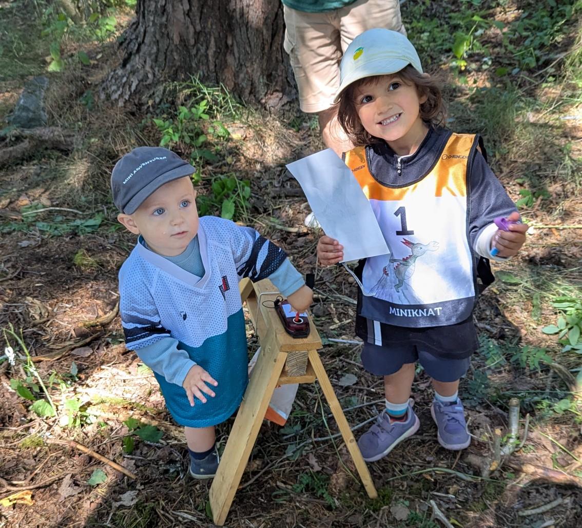 Kids playing orienteering at O-Ringen 2026